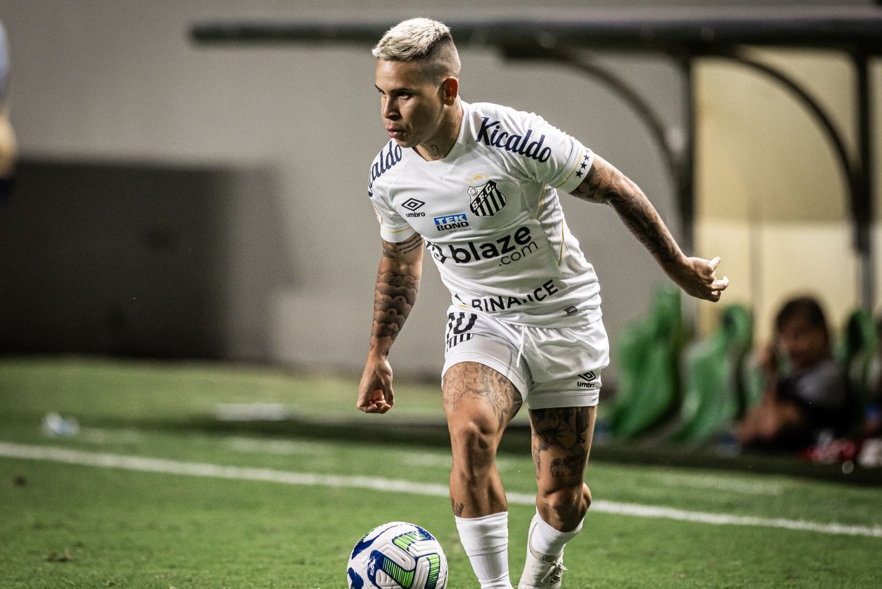 Soteldo em campo pelo Santos