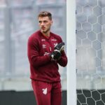 Goleiro Bento em treino do Athletico-PR
