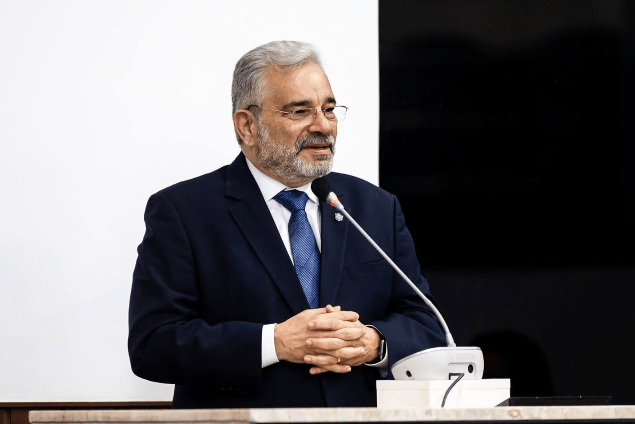 Mauro Carmélio é nome forte do futebol cearense.