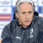 Jorge Jesus é cobrado por dirigentes do Al-Hilal (Foto: Al-Hilal FC/Divulgação)