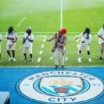 Carlinhos Brown comandou a recepção do Bahia no Grupo City (Foto: Manchester City/Twitter)