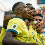 Jogadores do Equador comemoram gol