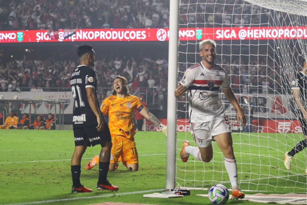 Calleri fez os dois gols na vitória do São Paulo sobre o Corinthians (Foto: Luis Pacca/Twitter)