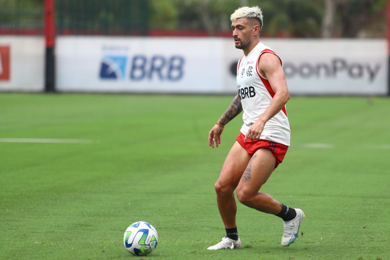 Arrascaeta em treino do Flamengo