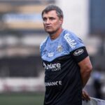 Aguirre em treinamento do Santos