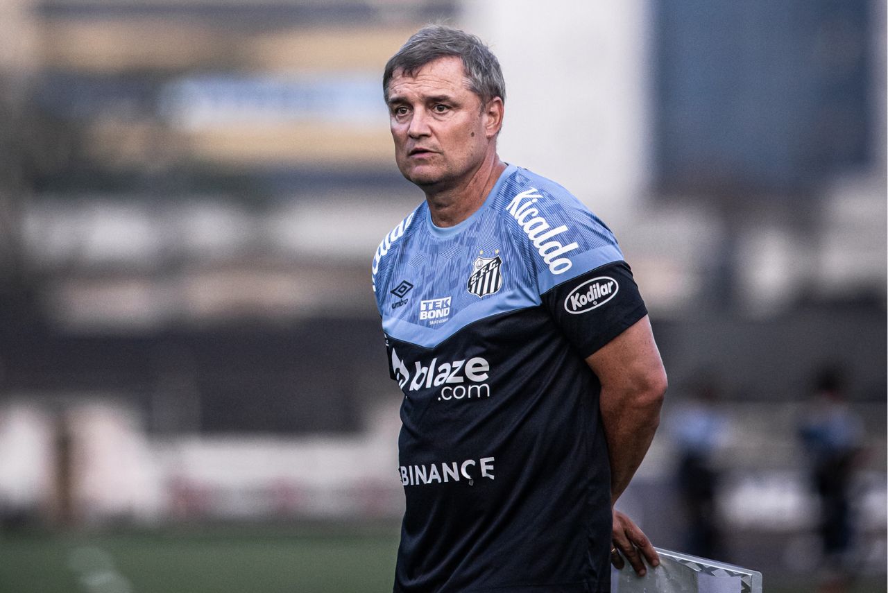 Aguirre em treinamento do Santos