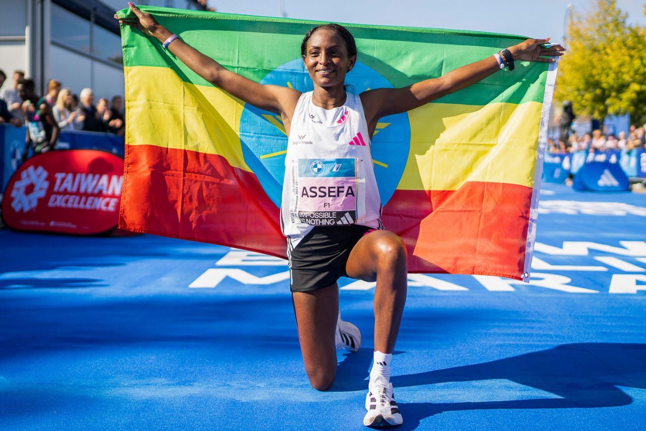 Etíope Tigst Assefa quebrou recorde mundial feminino (Foto: Sebastian Wells/Ostkreuz/BMW)