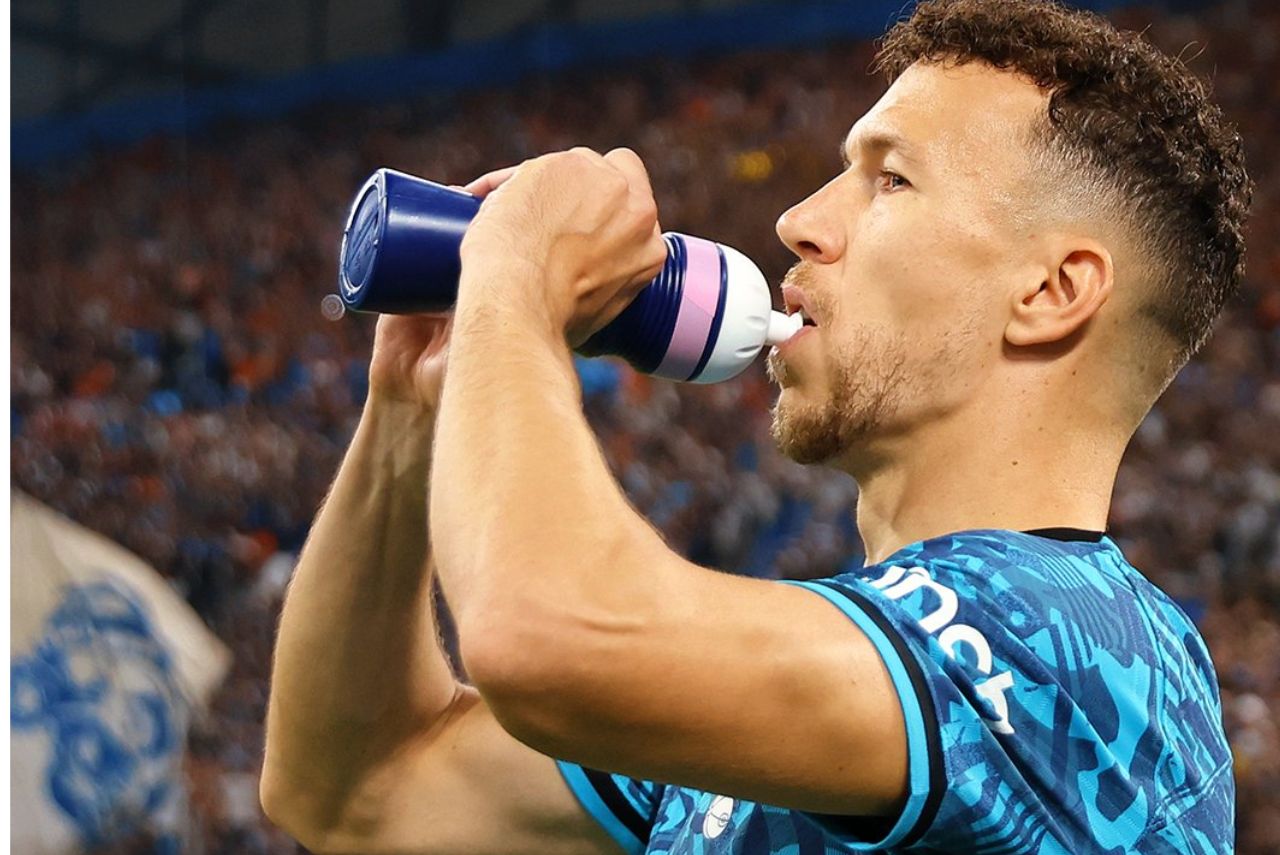 Atacante do Tottenham sofre grave lesão no joelho