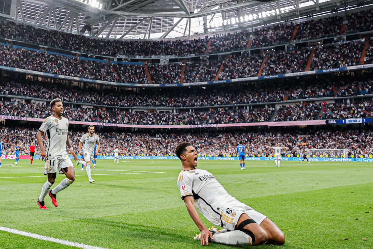 Jude Bellingham comemora gol com o Real Madrid no Espanhol