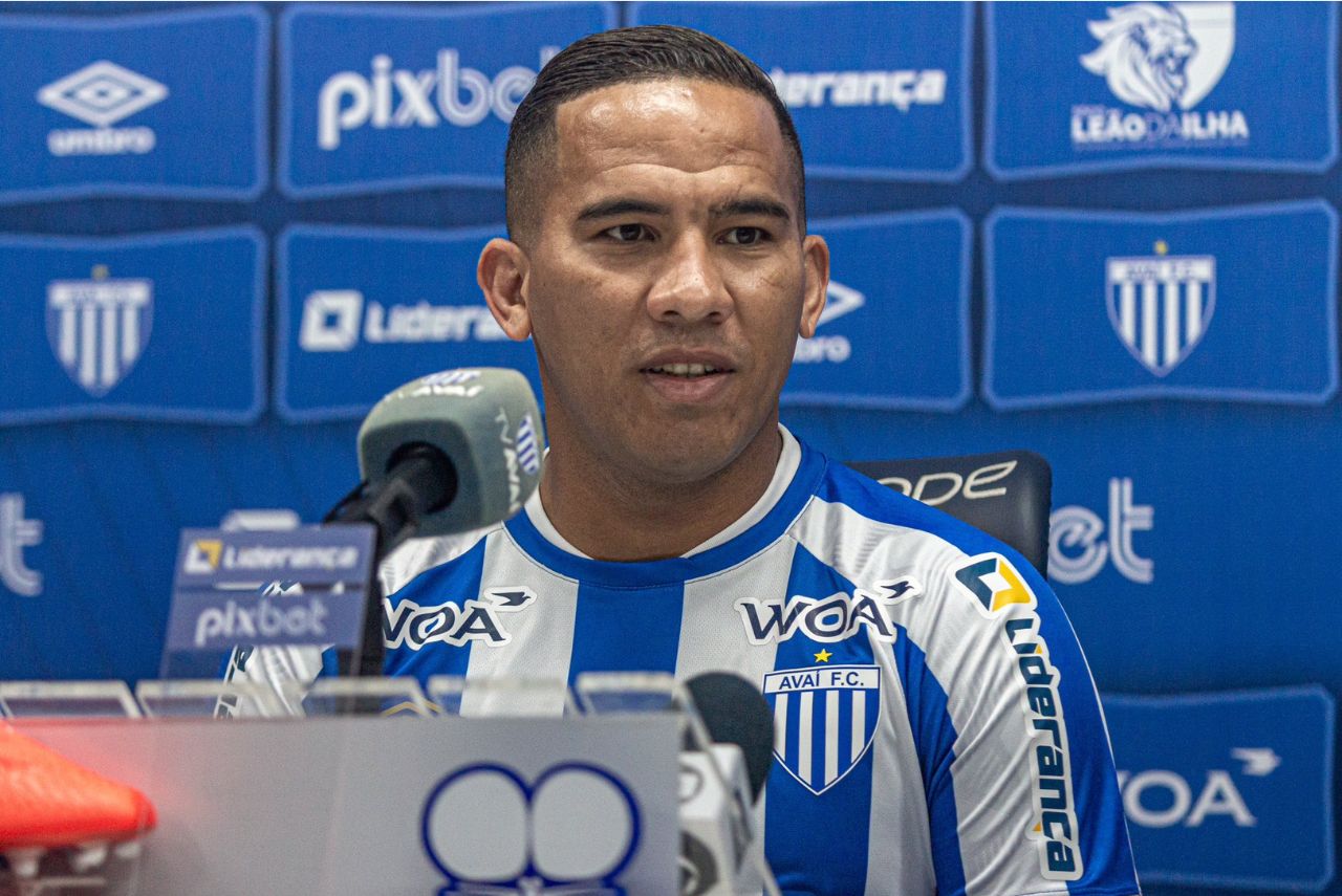 Avaí apresenta atacante Jael