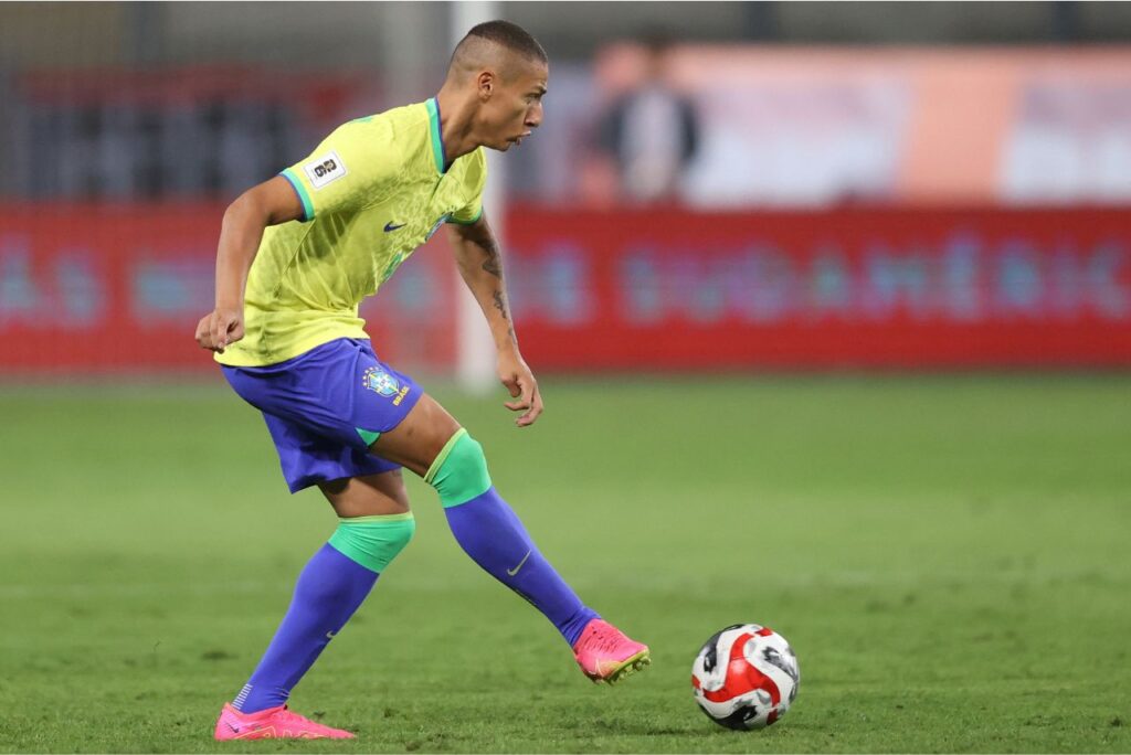 Richarlison, atacante do Tottenham, em ação pelo Brasil