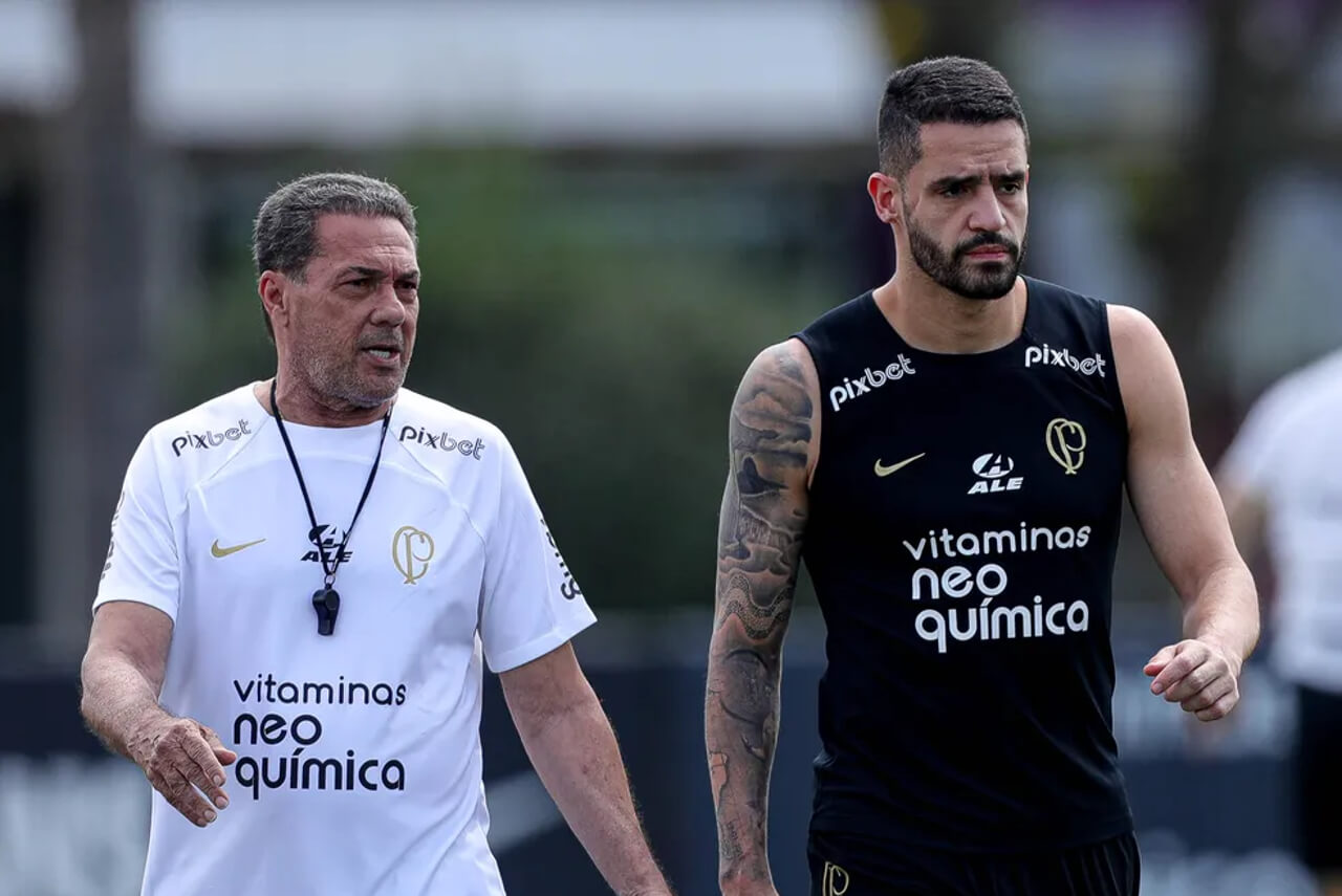 Luxemburgo e Renato Augusto em treino do Corinthians