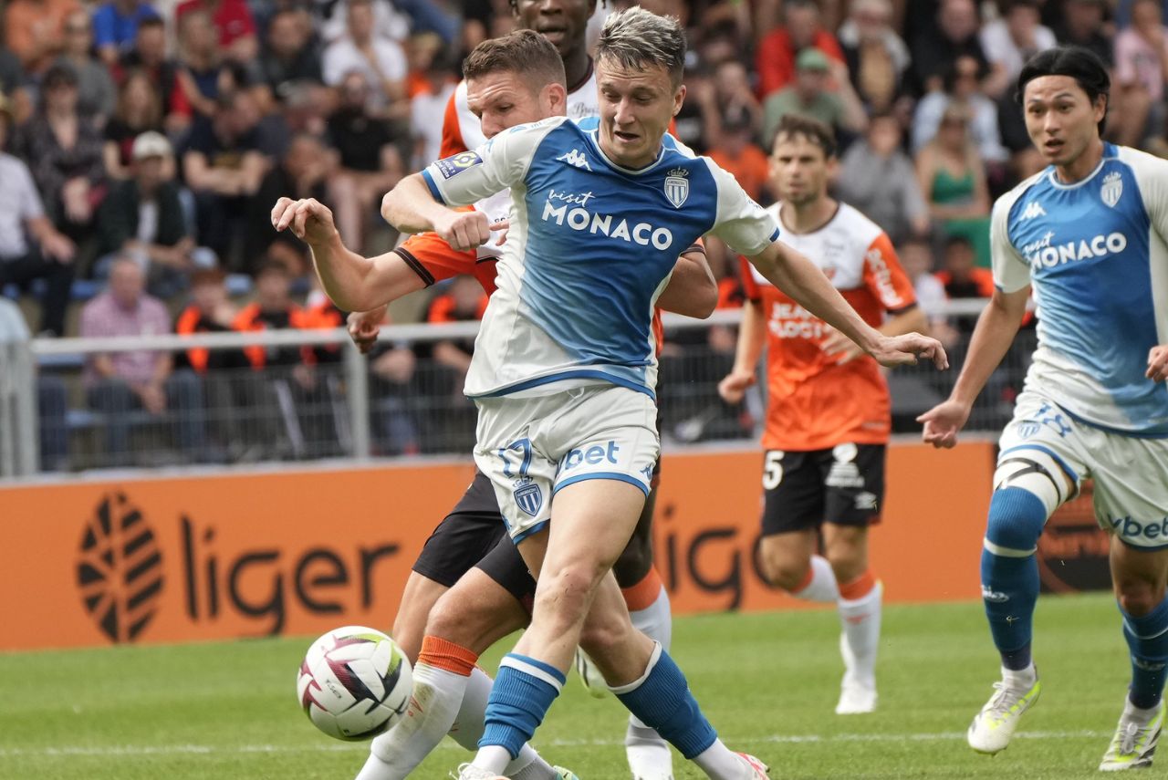 Aleksander Golovin fez o primeiro do Monaco no empate contra o Lorient (Foto: AS Monaco/Divulgação)