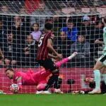 Tudo igual no duelo entre Chelsea e Bournemouth deste domingo (Foto: Premier League/Twitter)