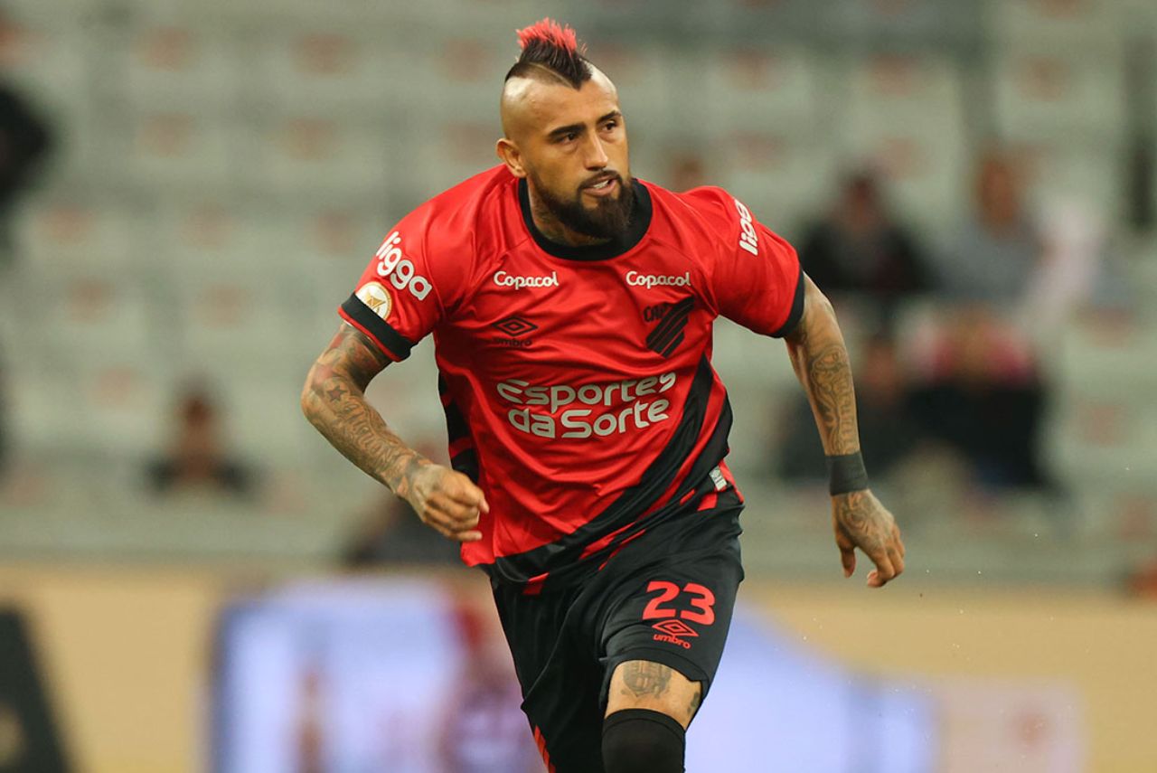 Vidal em campo pelo Athletico-PR