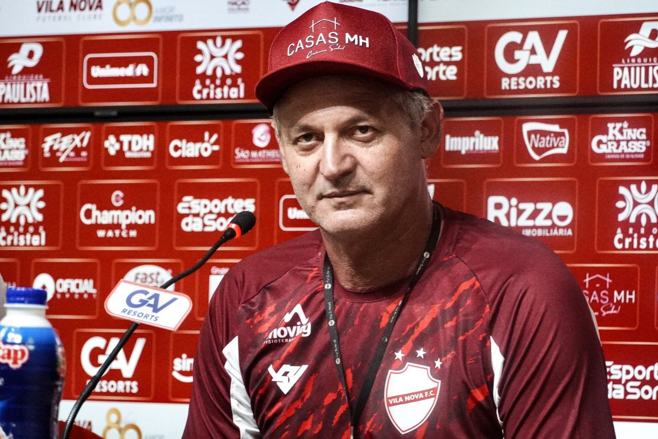 Lisca celebra primeira vitória no Vila Nova Foto: Divulgação/Vila Nova