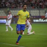 Marquinhos, zagueiro do Brasil, comemorando gol