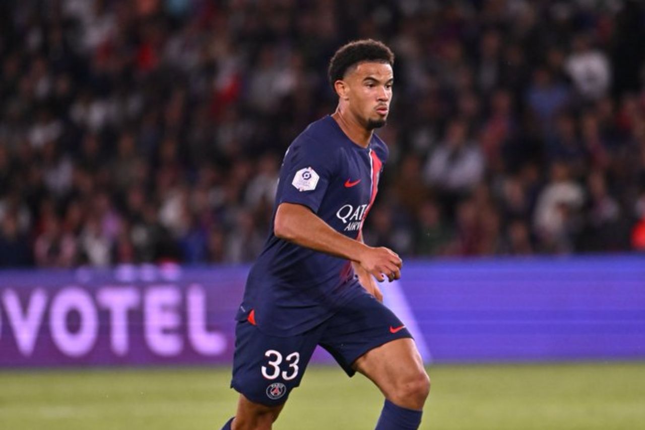 Emery - Jovem jogador em campo pelo PSG