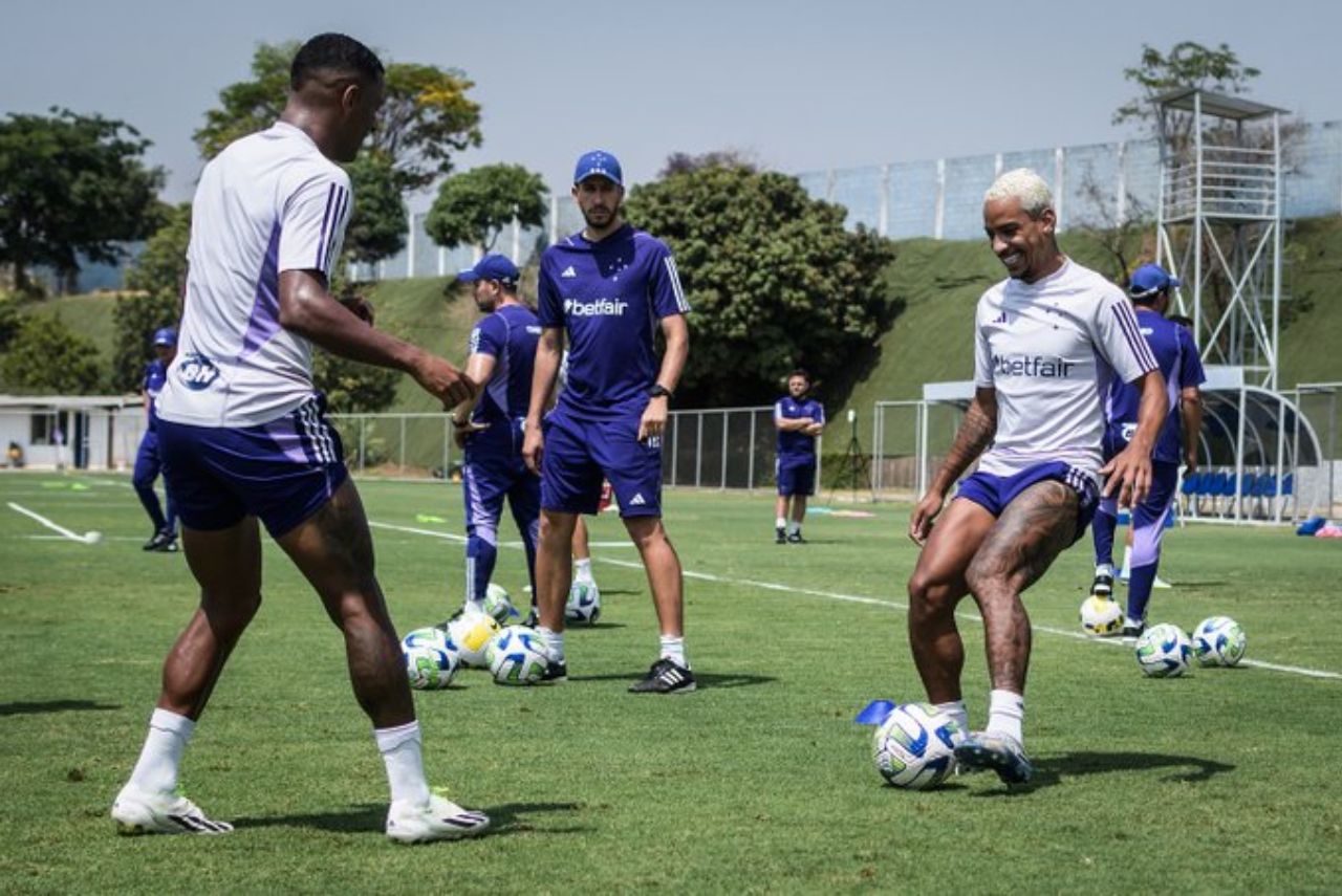 Matheus Pereira treinando no CT do Cruzeiro