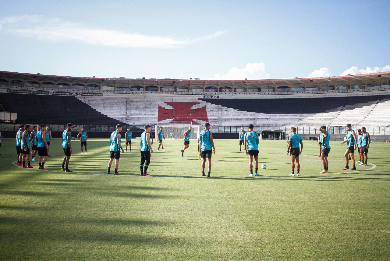 vasco treinando em São Januário