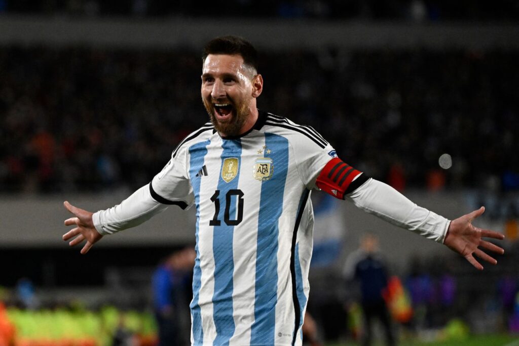 Messi tornou-se o artilheiro das Eliminatórias Sul-Americanas, com 31 gols (Foto: Luis Robayo/AFP)