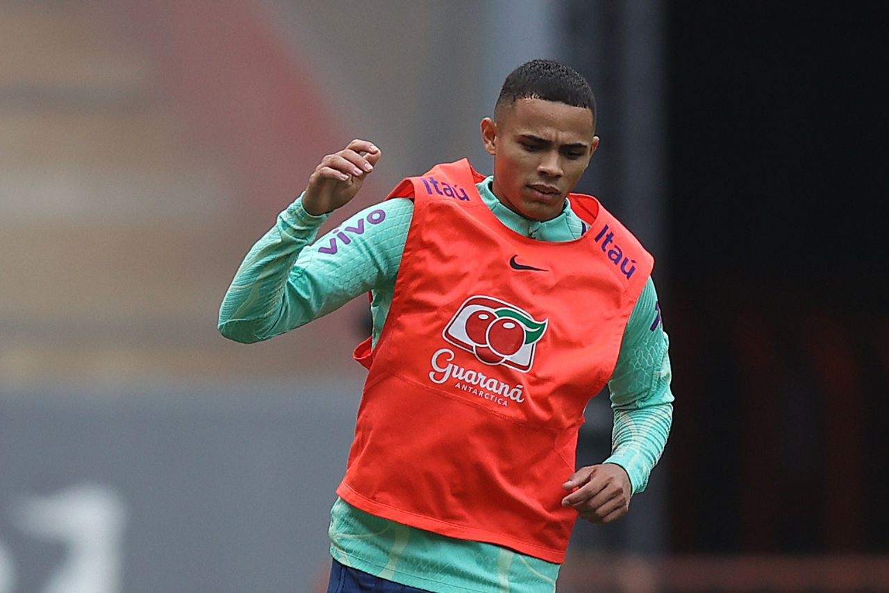 Vanderson em treino da Seleção Brasileira