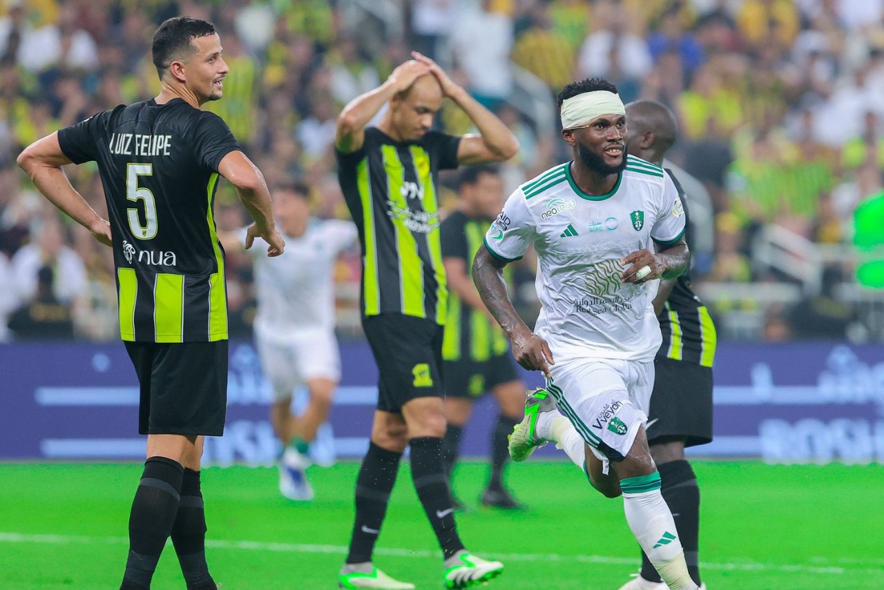 Kessié comemorando o gol do Al-Ahli