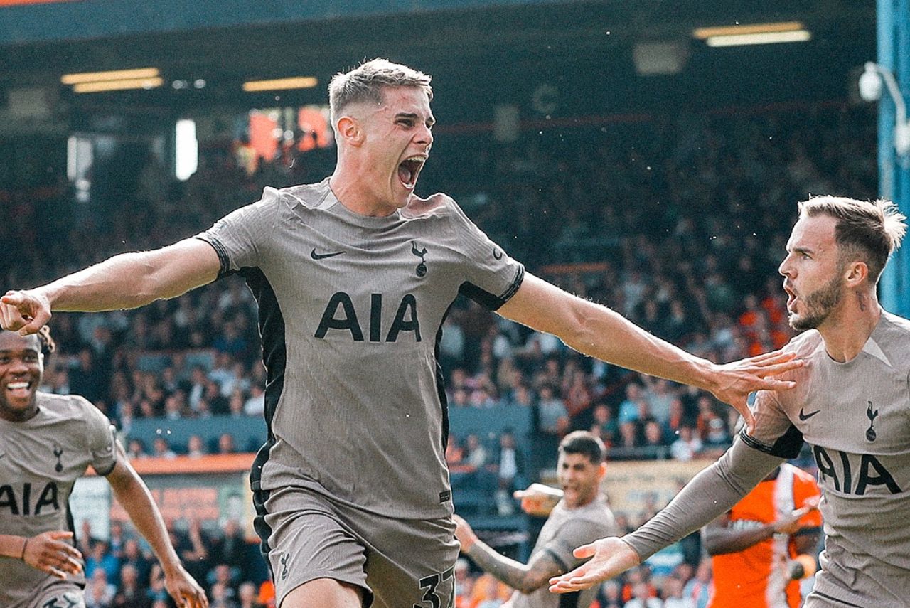 Holandês marcou seu primeiro gol pelo Tottenham