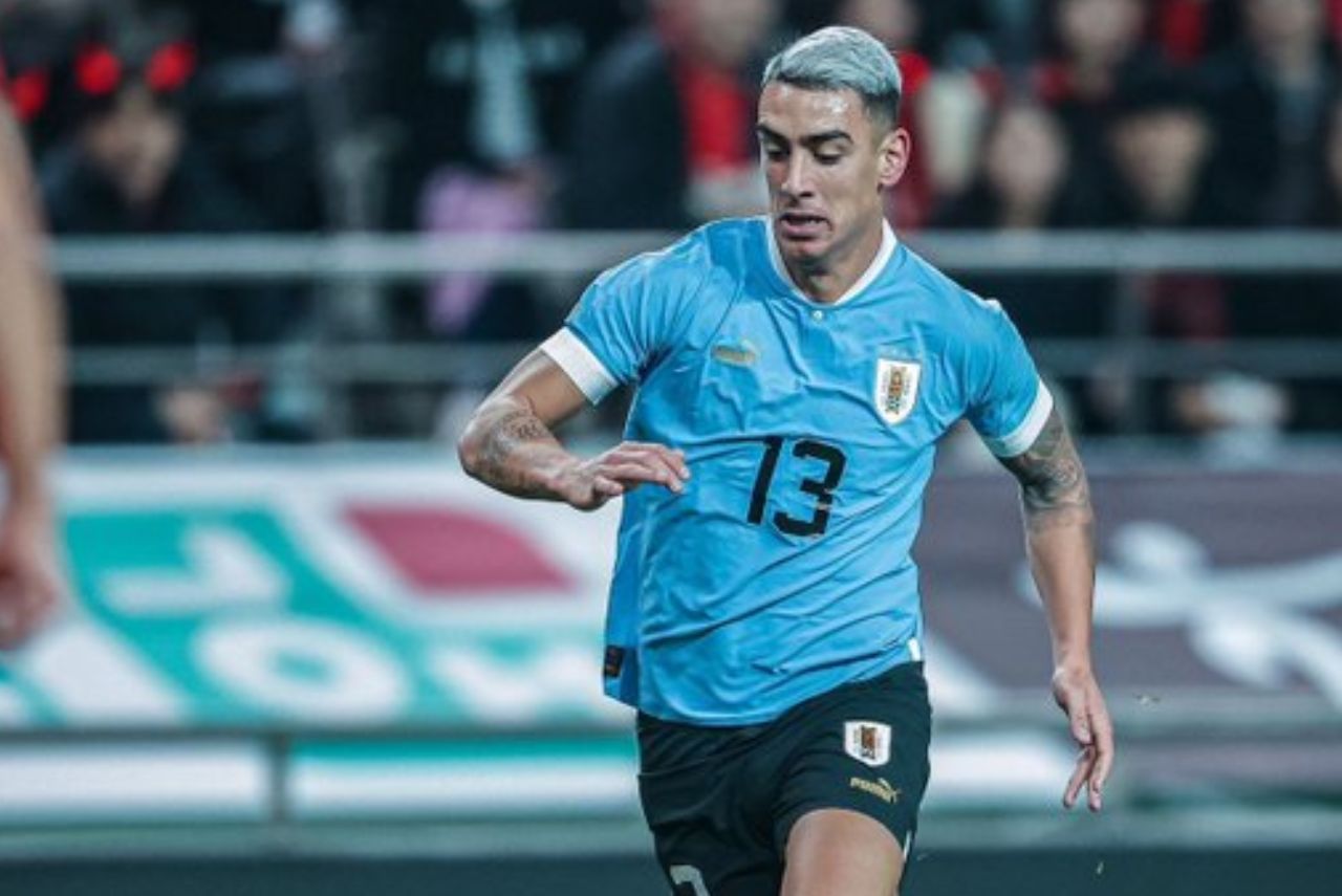 Defensor do Vasco em ação pelo Uruguai