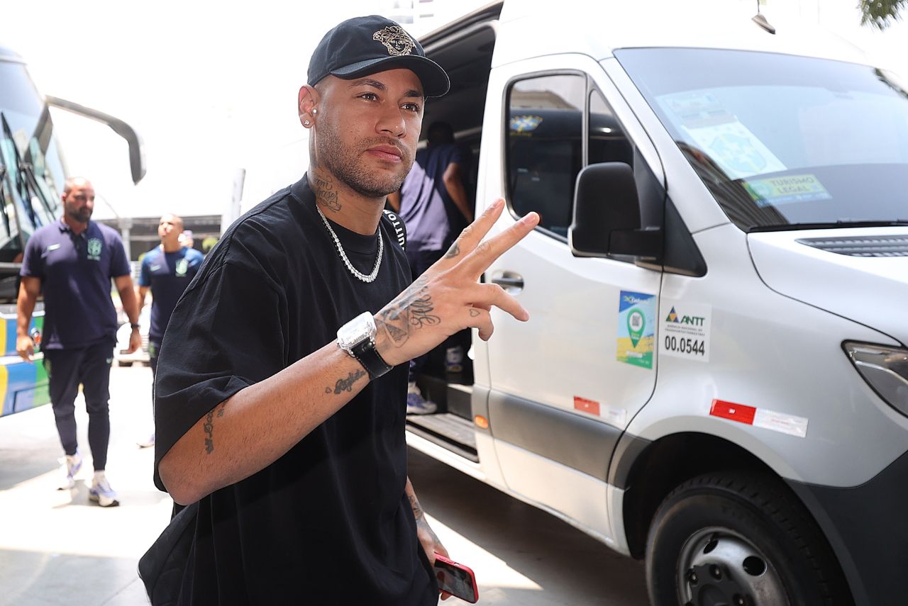 Neymar em chegada a Cuiabá