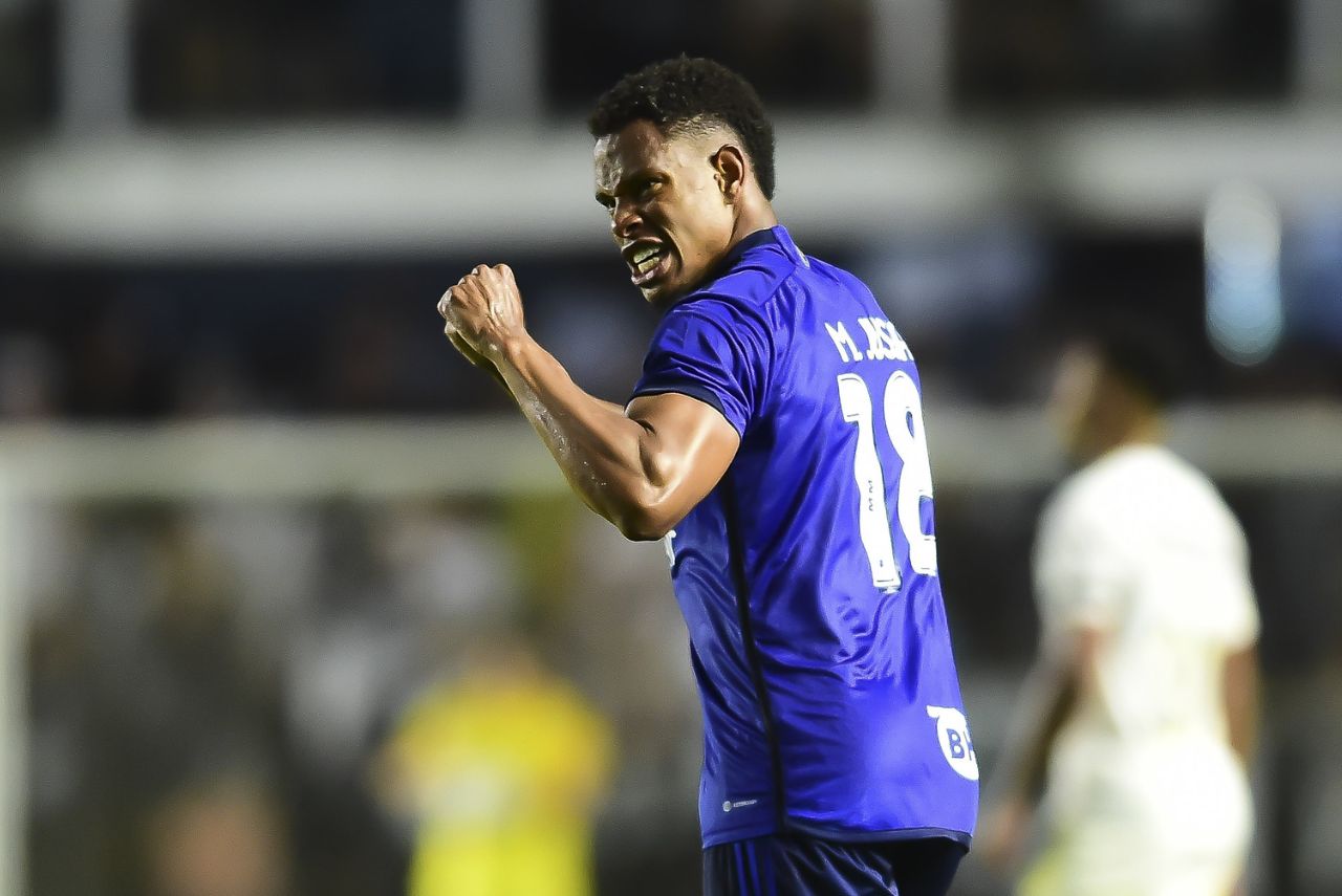 Jussa em ação pelo Cruzeiro