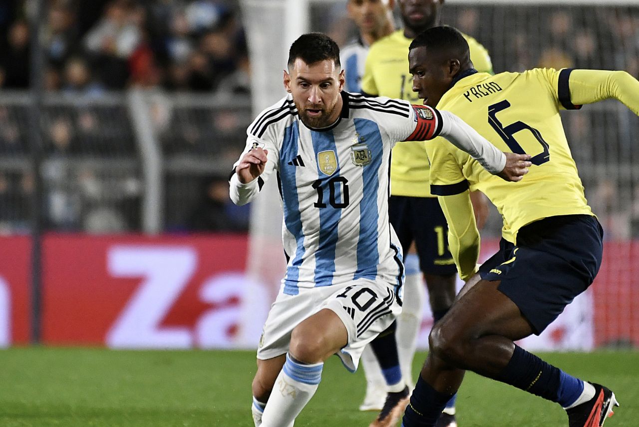 Messi em ação pela Argentina contra o Equador