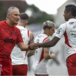 Tite ao lado de Bruno Henrique em treino do Flamengo