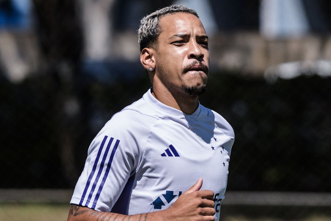 Atacante em treino do Cruzeiro