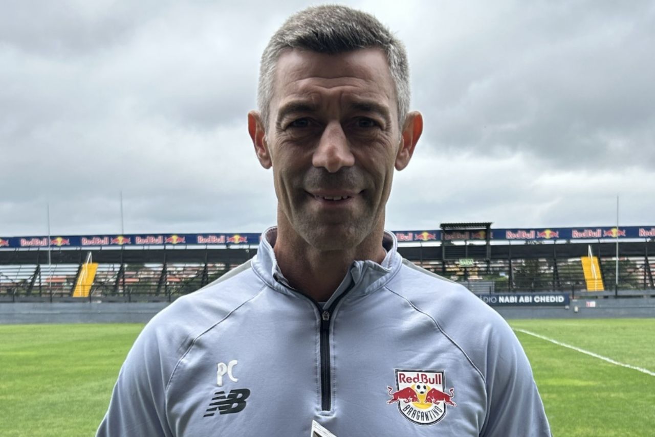 Técnico do Bragantino Pedro Caixinha