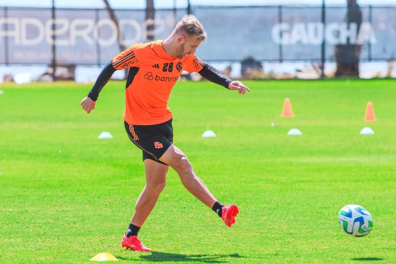 Pedro Henrique em treino do Internacional
