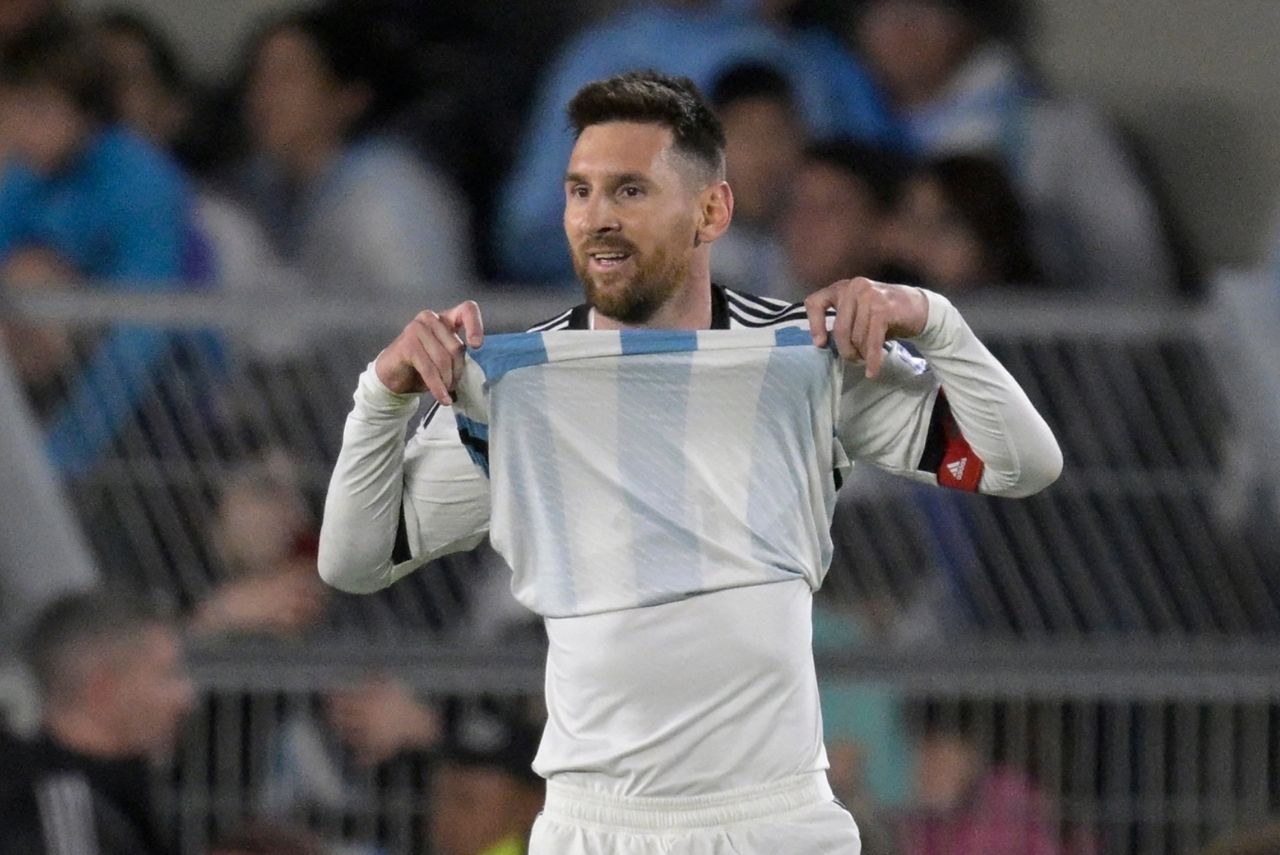 Messi na vitória da Argentina contra o Paraguai