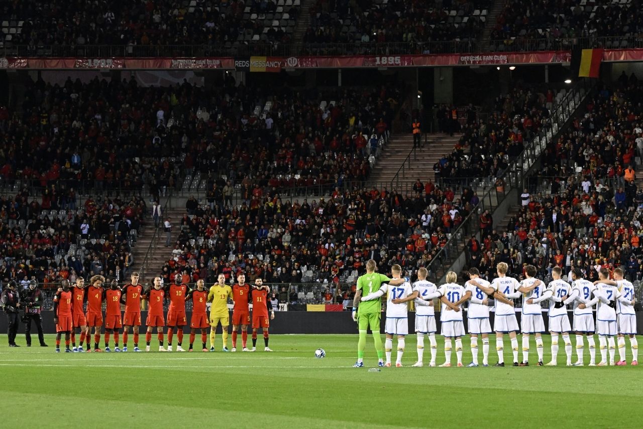 Jogadores de Bélgica e Suécia antes da partida