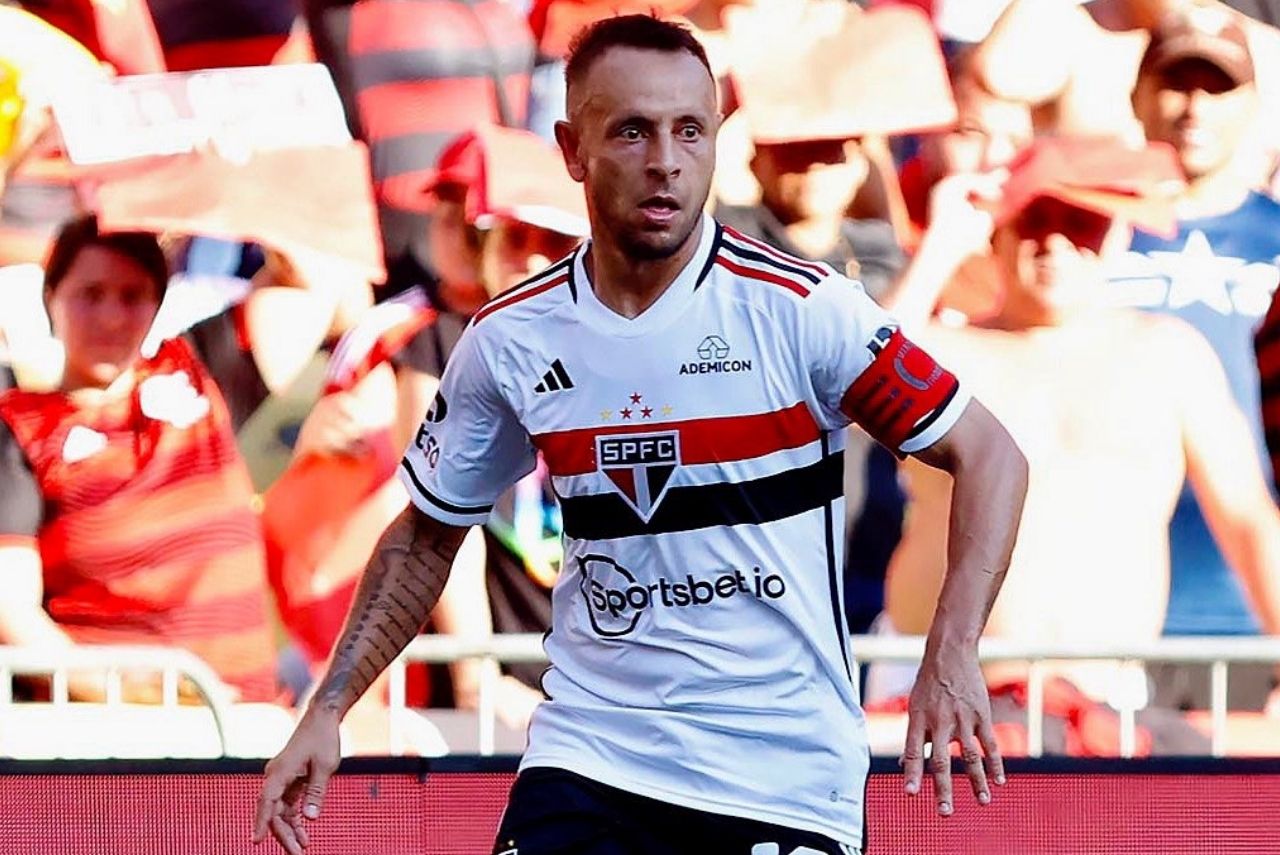 Rafinha em campo pelo São Paulo