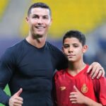 Cristiano Ronaldo ao lado do filho