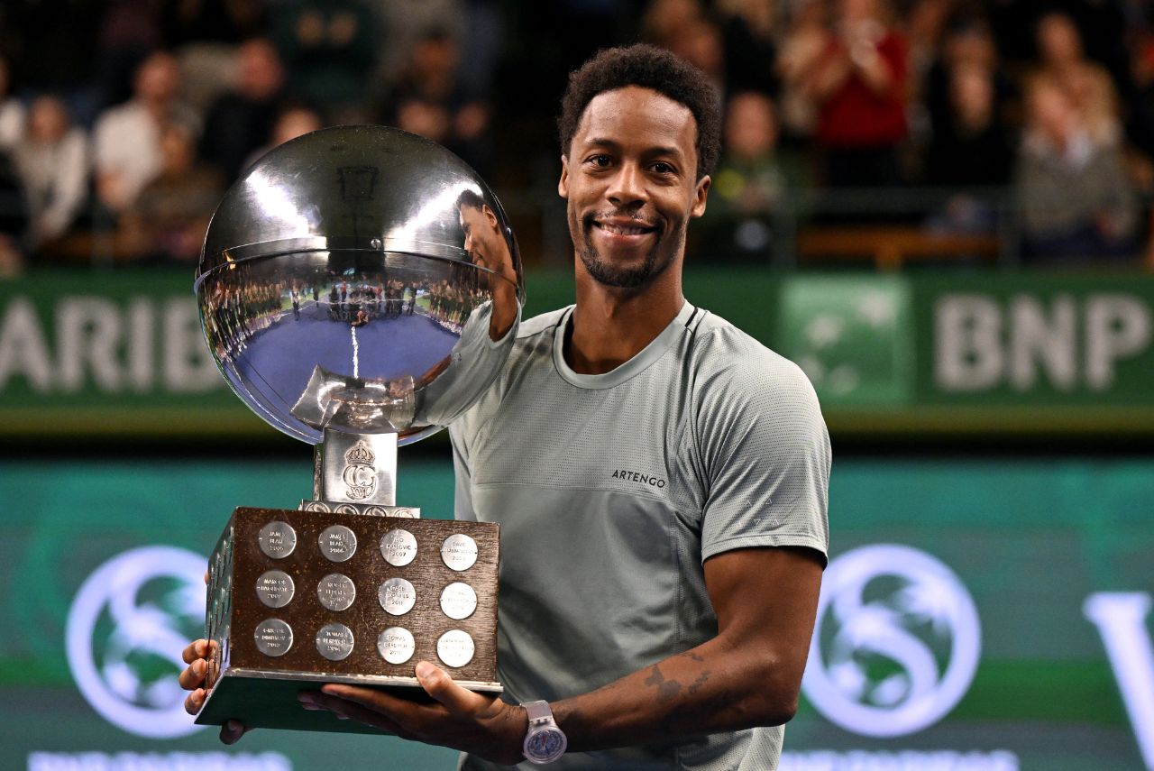 Monfils com o troféu em Estocolmo