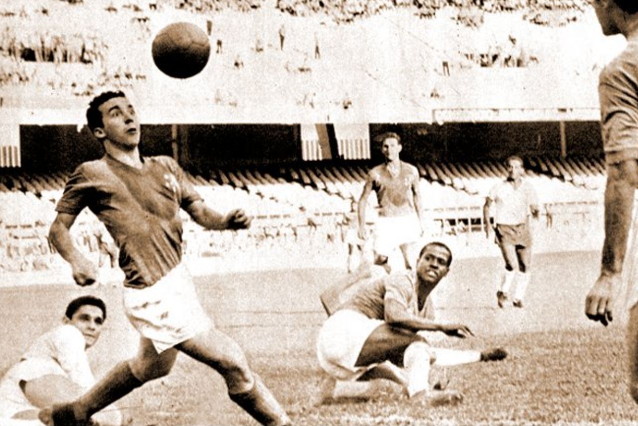 Cruzeiro venceu o Atlético-MG em jogo polêmico há 58 anos