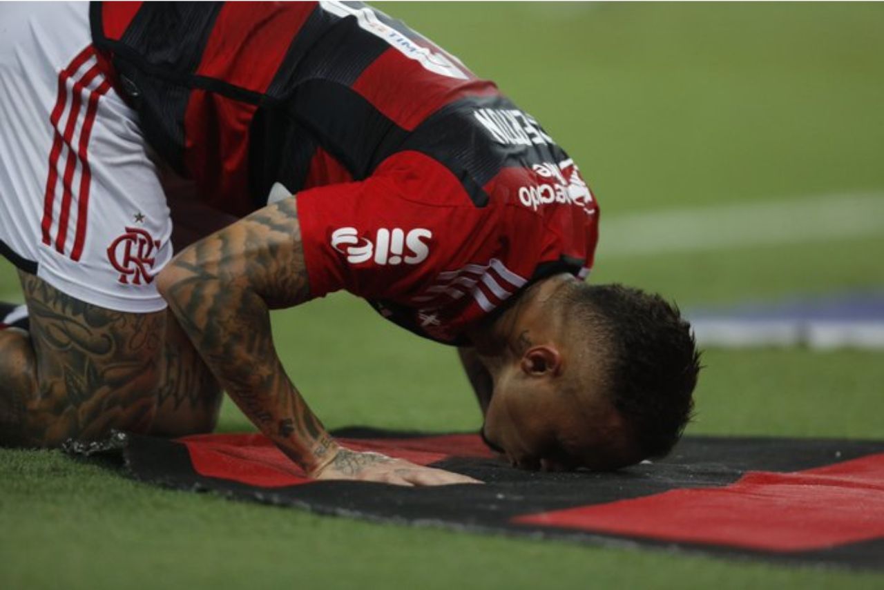 Atacante do Flamengo pode iniciar a partida contra o ex-time