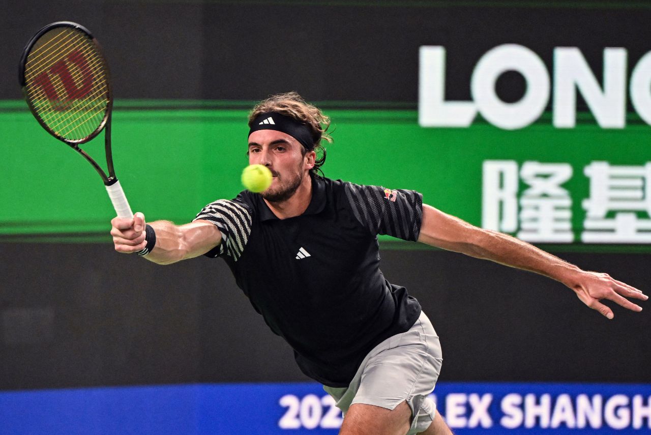 Tsitsipas abandona após 3 games, e Rune fica com vitória no ATP Finals Foto: Hector Retamal / AFP