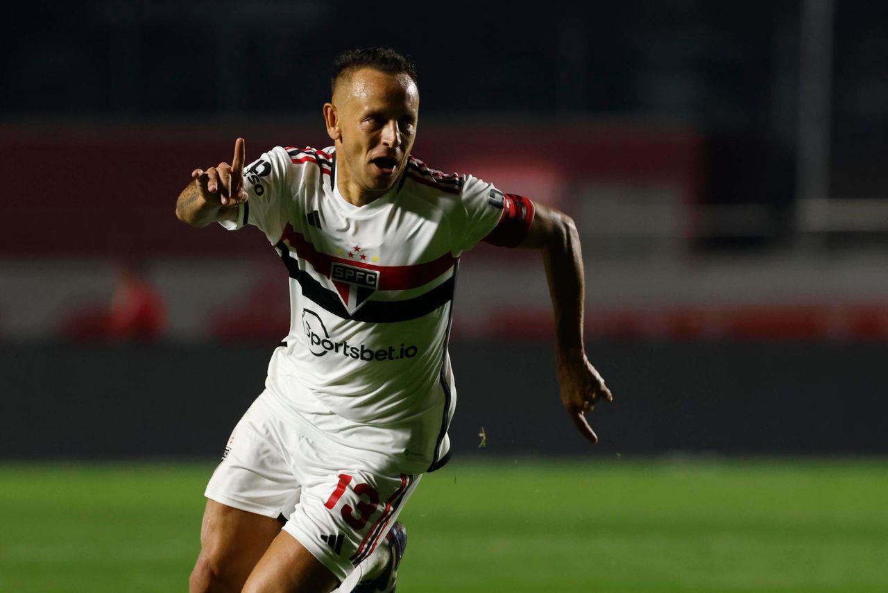 Rafinha em campo pelo São Paulo