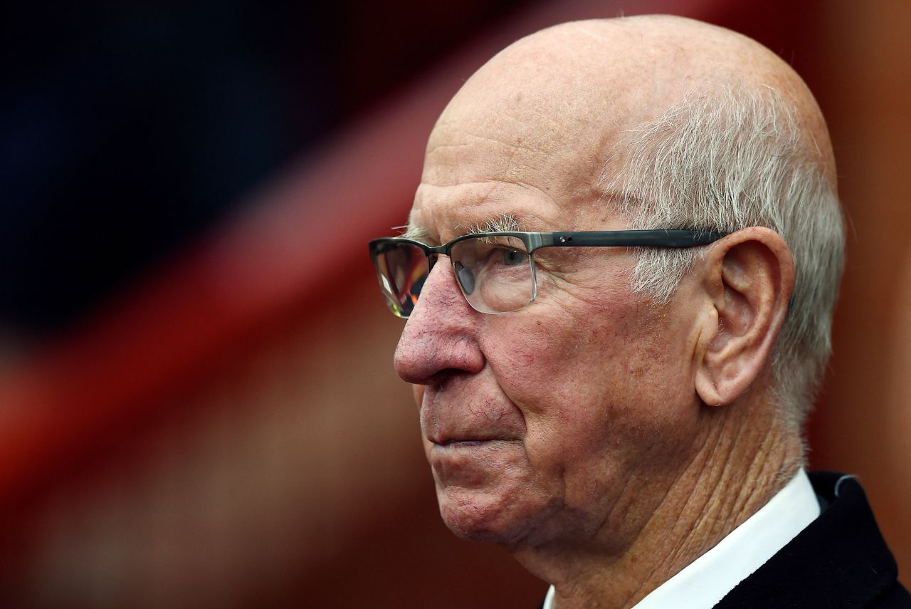 Bobby Charlton faleceu neste sábado (21) aos 86 anos