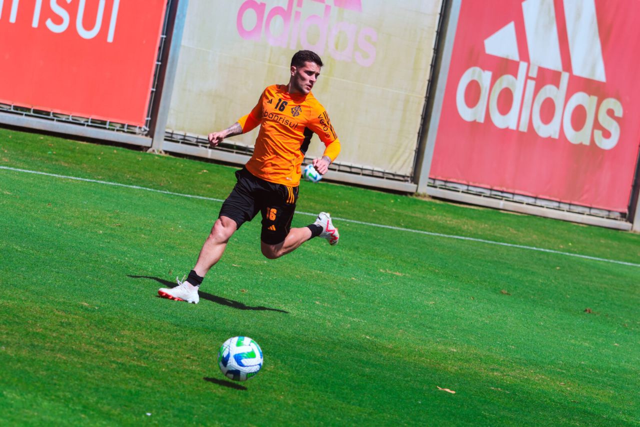 Bustos, Internacional