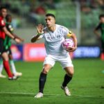 Luis Suárez comemora gol pelo Grêmio diante do América-MG