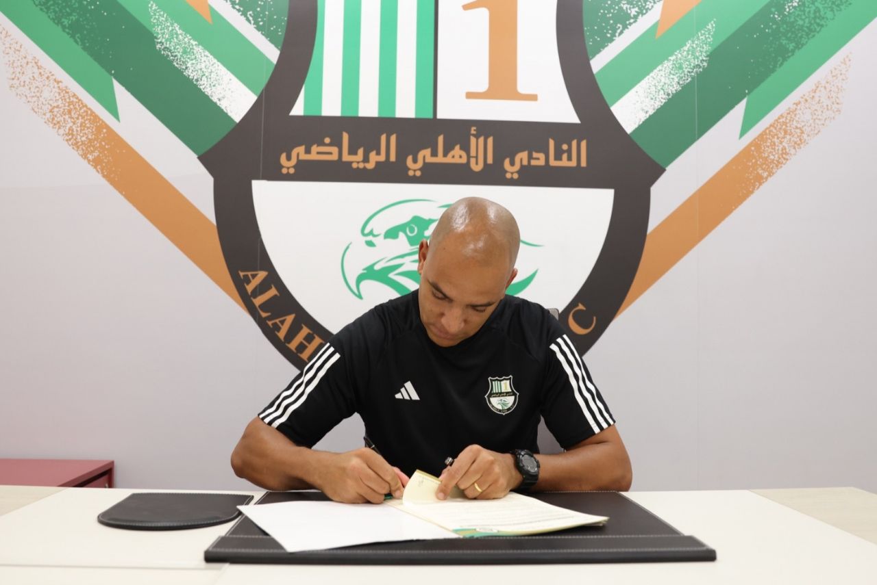 Pepa é o novo treinador do Al-Ahli (Foto: Al-Ahli SFC/Divulgação)
