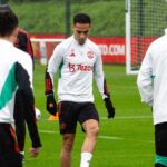 Antony em treino do Manchester United